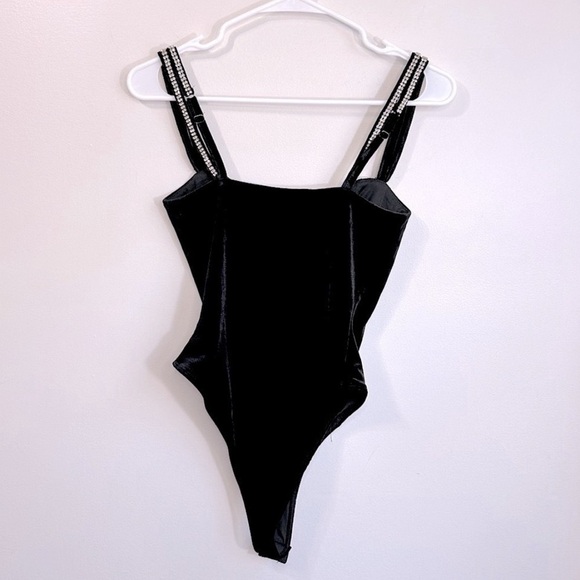 AKIRA Black Bodysuit with Silver Straps - Picture 15 of 16